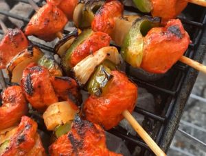 Swahili Chicken Mishkaki, Usidhihaki